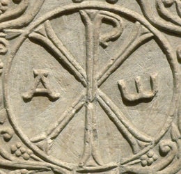 Deux majuscules grecques Χ (khi) et Ρ (rhô) sont les deux premières lettres du mot Christ